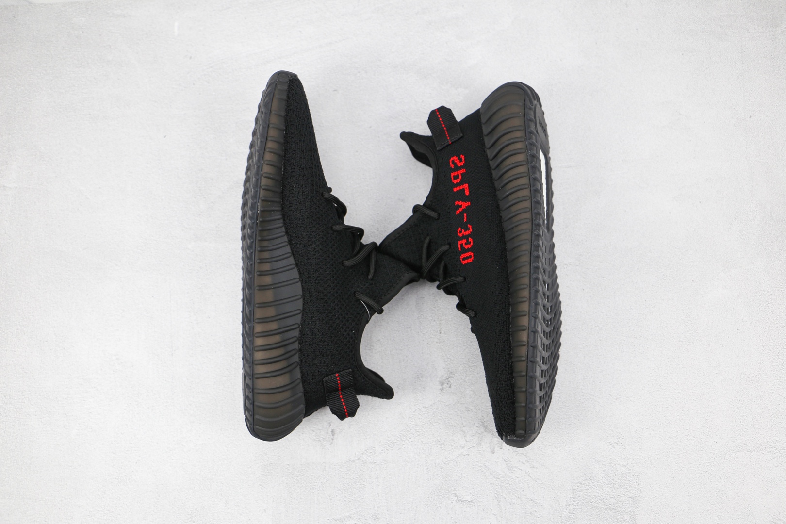 椰子 350 V2 巴斯夫 Yeezy Boost 350 V2 黑红字运动鞋货号:CP9652