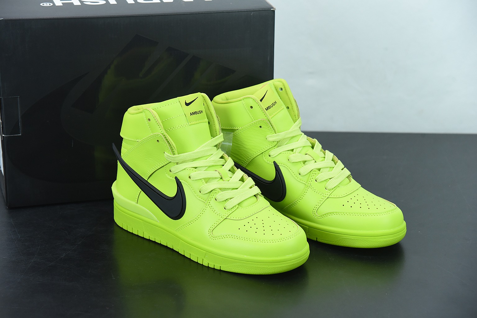 AMBUSH x SB Dunk High 滑板鞋高帮荧光绿大钩 货号:CU7544-300