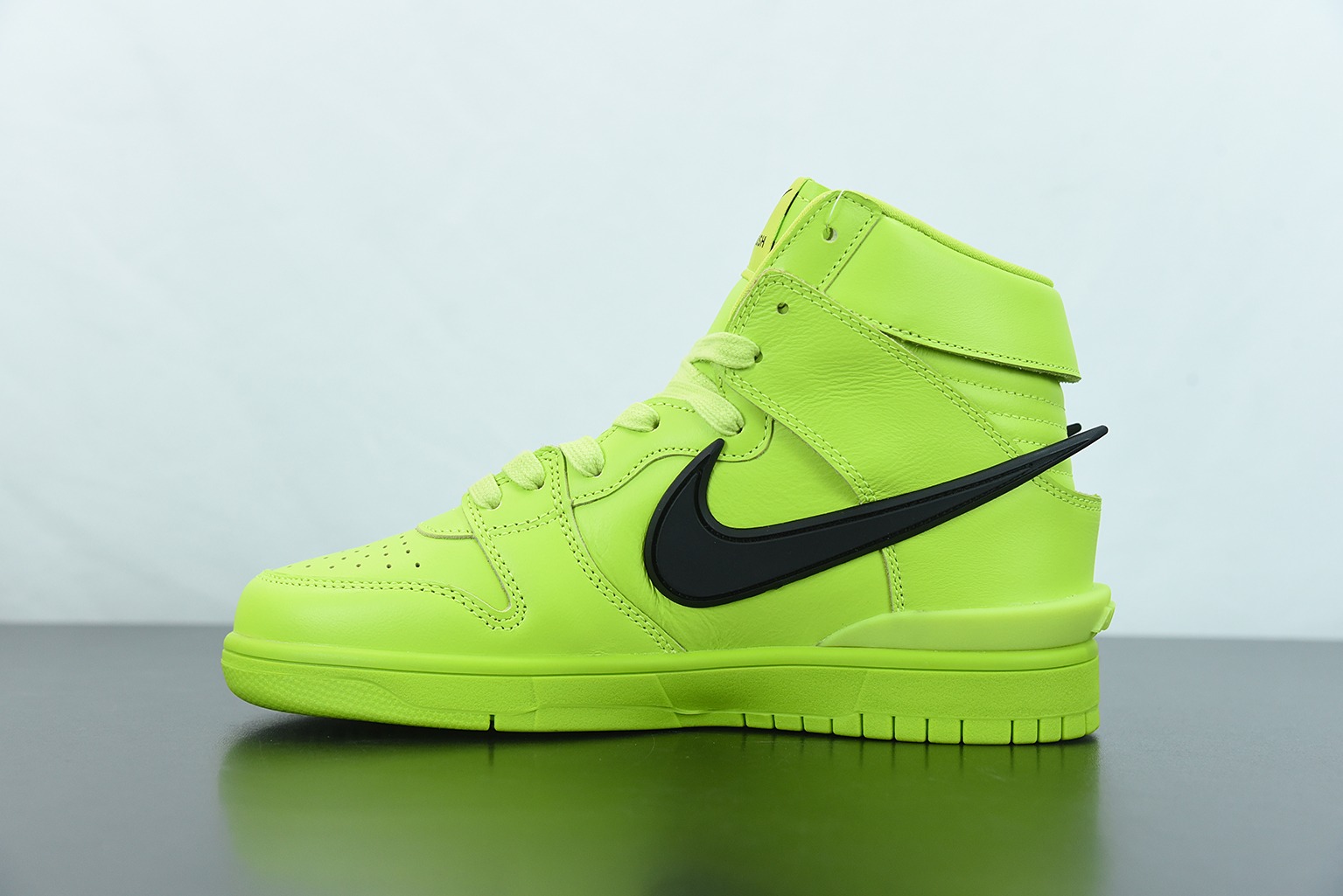 AMBUSH x SB Dunk High 滑板鞋高帮荧光绿大钩 货号:CU7544-300