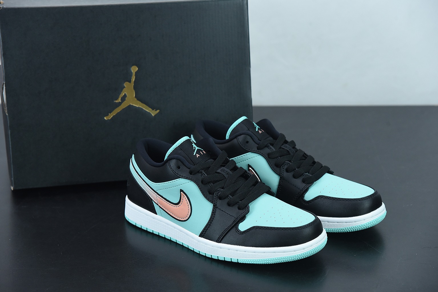 Air Jordan 1 Low 黑蒂芙尼 AJ1乔1低帮休闲板鞋 货号：CK3022-301