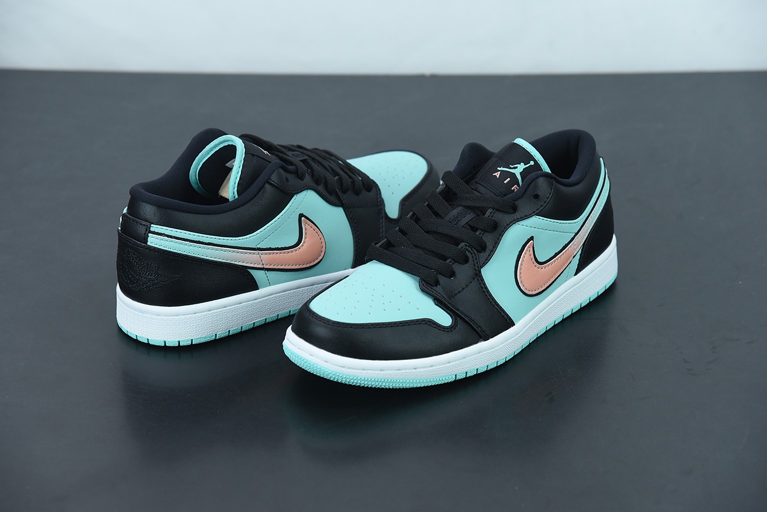 Air Jordan 1 Low 黑蒂芙尼 AJ1乔1低帮休闲板鞋 货号：CK3022-301