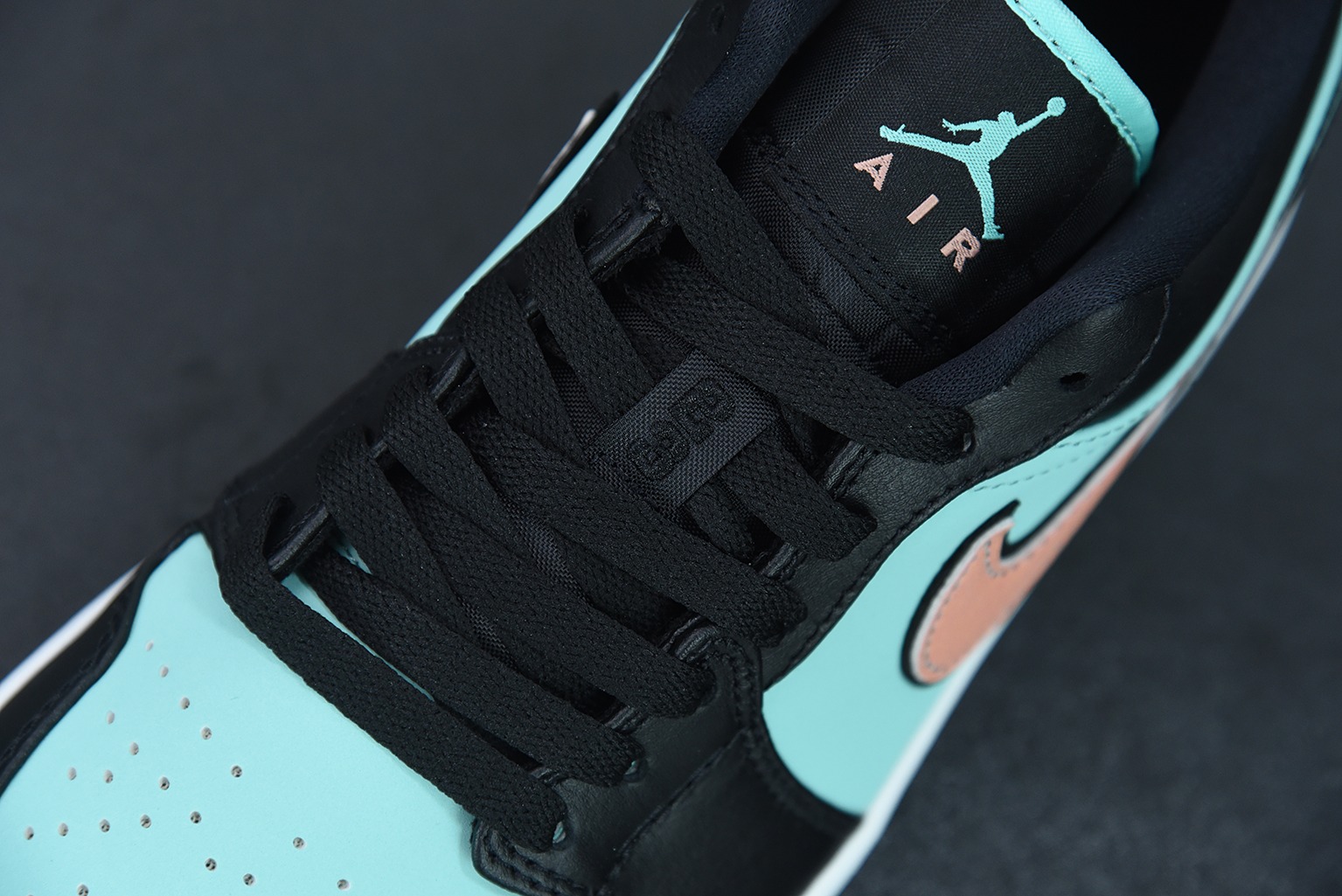 Air Jordan 1 Low 黑蒂芙尼 AJ1乔1低帮休闲板鞋 货号：CK3022-301