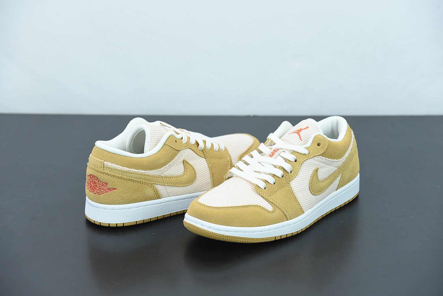 Air Jordan 1 AJ1 low 米白黄 灯芯绒 低帮篮球鞋货号:DH7820-700