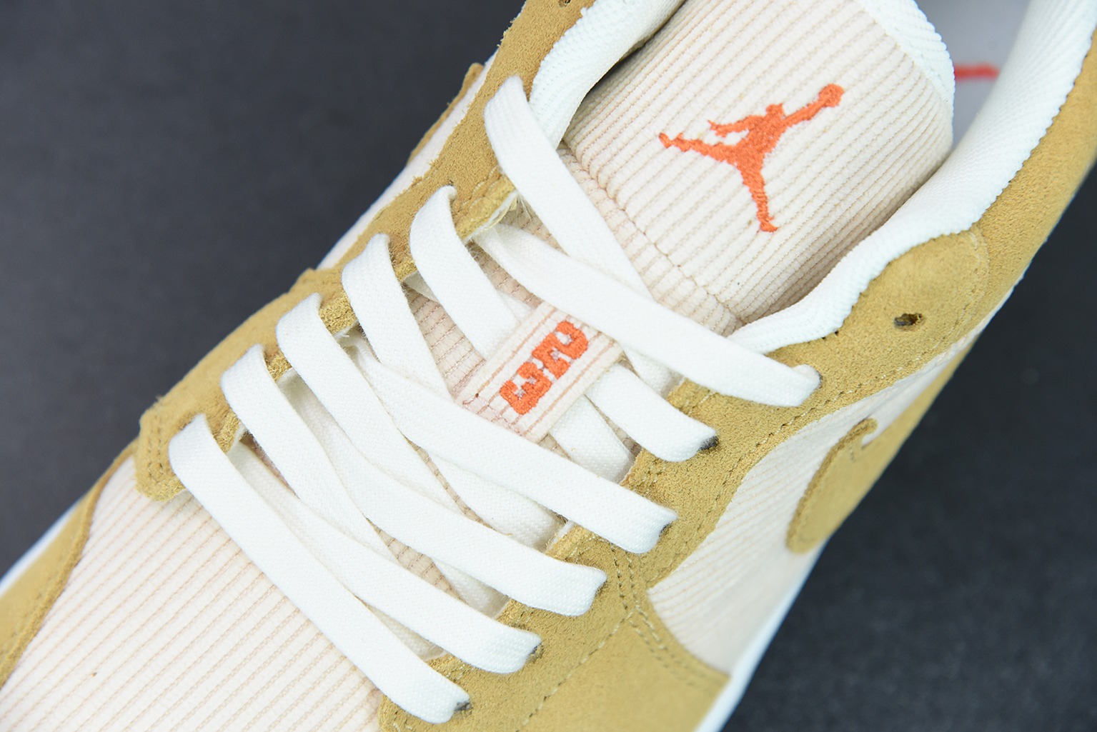 Air Jordan 1 AJ1 low 米白黄 灯芯绒 低帮篮球鞋货号:DH7820-700