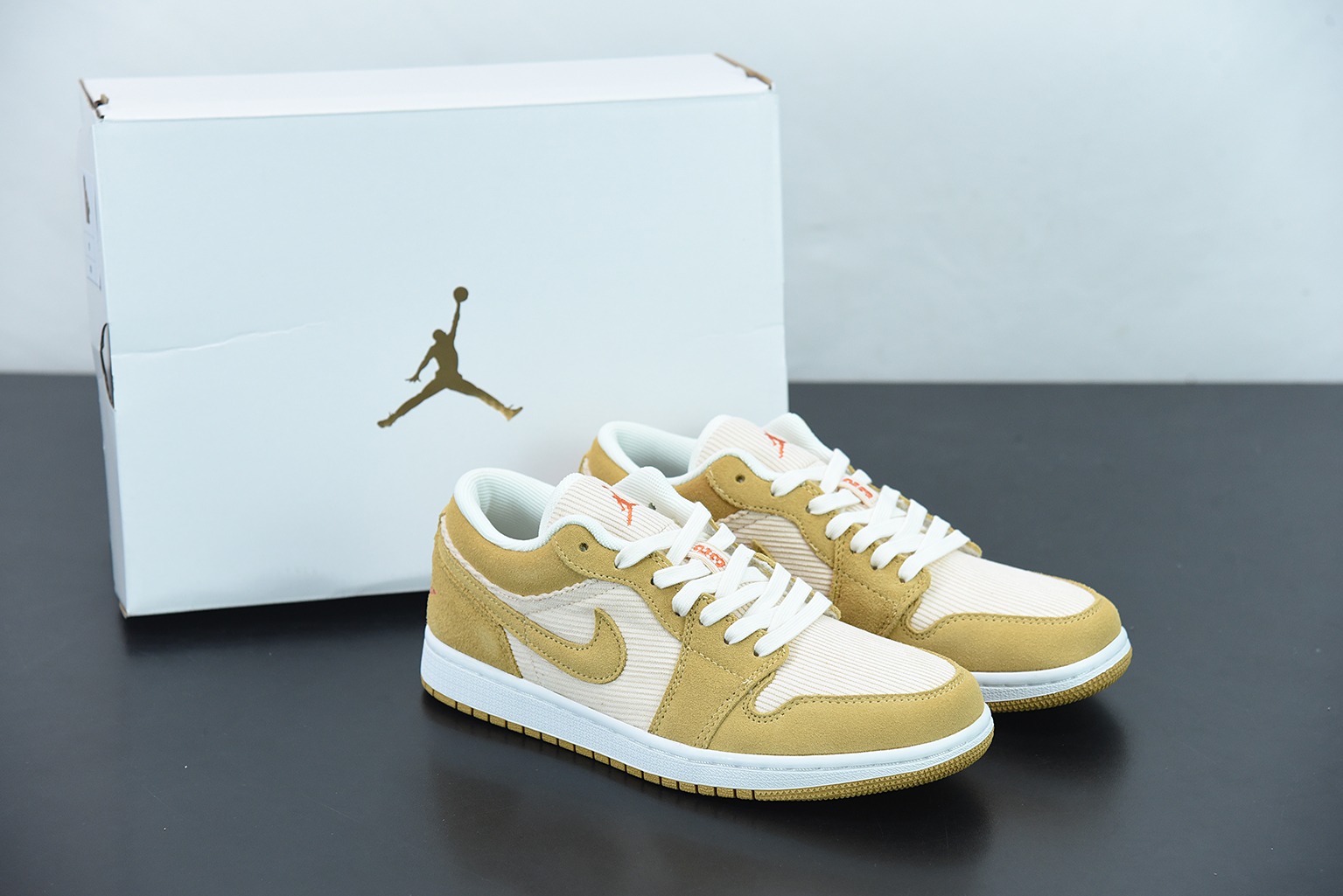 Air Jordan 1 AJ1 low 米白黄 灯芯绒 低帮篮球鞋货号:DH7820-700