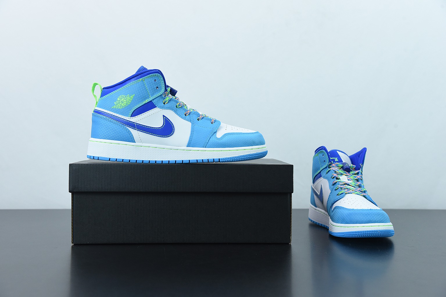 Air Jordan 1 Mid AJ1乔1 蓝绿中帮文化篮球鞋 货号：DA8010-400