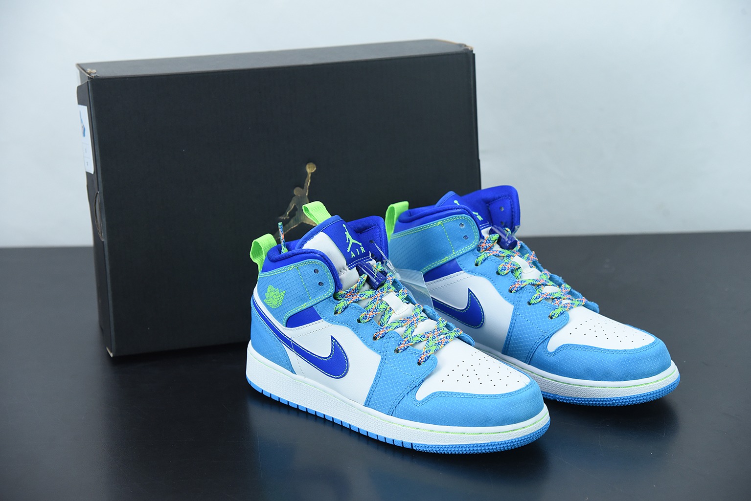 Air Jordan 1 Mid AJ1乔1 蓝绿中帮文化篮球鞋 货号：DA8010-400