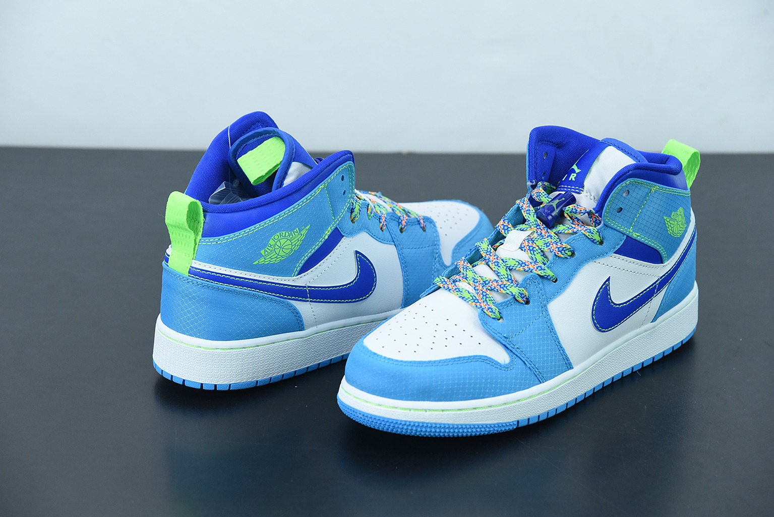 Air Jordan 1 Mid AJ1乔1 蓝绿中帮文化篮球鞋 货号：DA8010-400