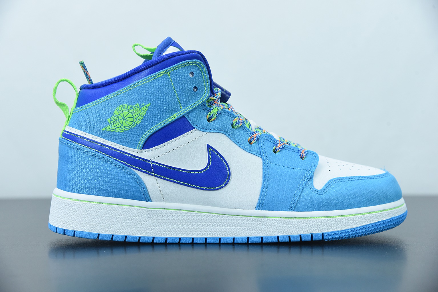 Air Jordan 1 Mid AJ1乔1 蓝绿中帮文化篮球鞋 货号：DA8010-400
