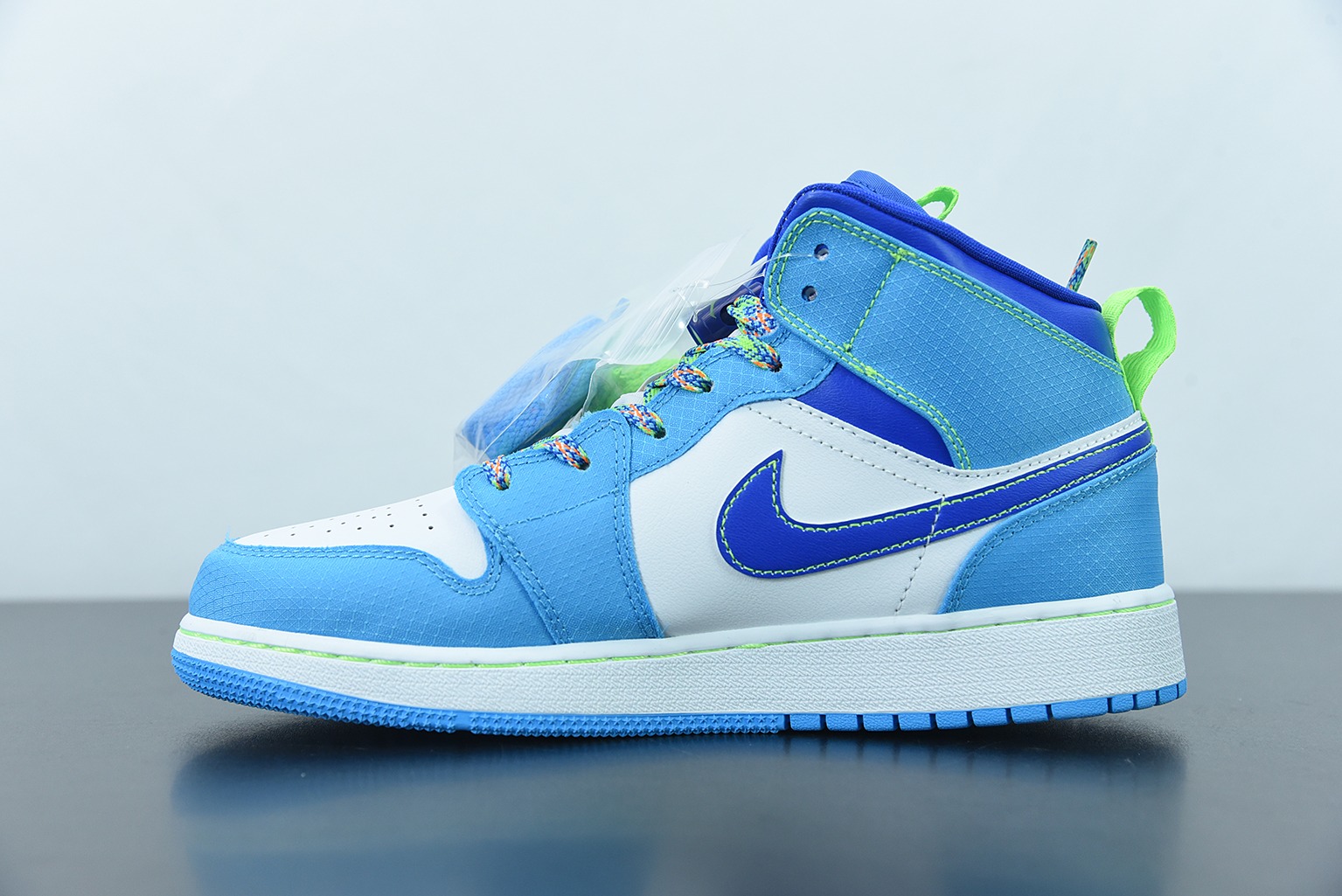 Air Jordan 1 Mid AJ1乔1 蓝绿中帮文化篮球鞋 货号：DA8010-400