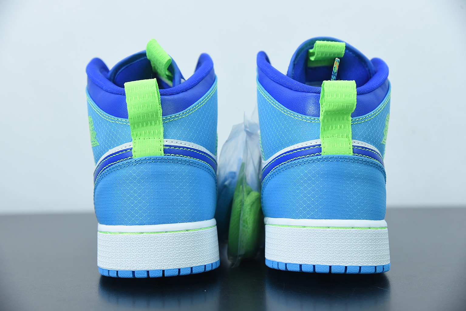 Air Jordan 1 Mid AJ1乔1 蓝绿中帮文化篮球鞋 货号：DA8010-400