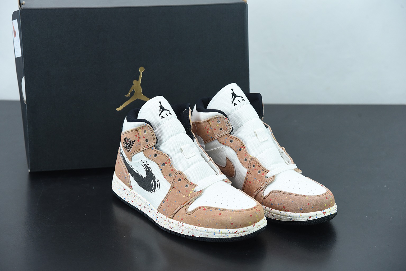 Air Jordan 1 Mid AJ1 乔1水彩沷墨荧光 中邦篮球鞋 货号：DA8005-100