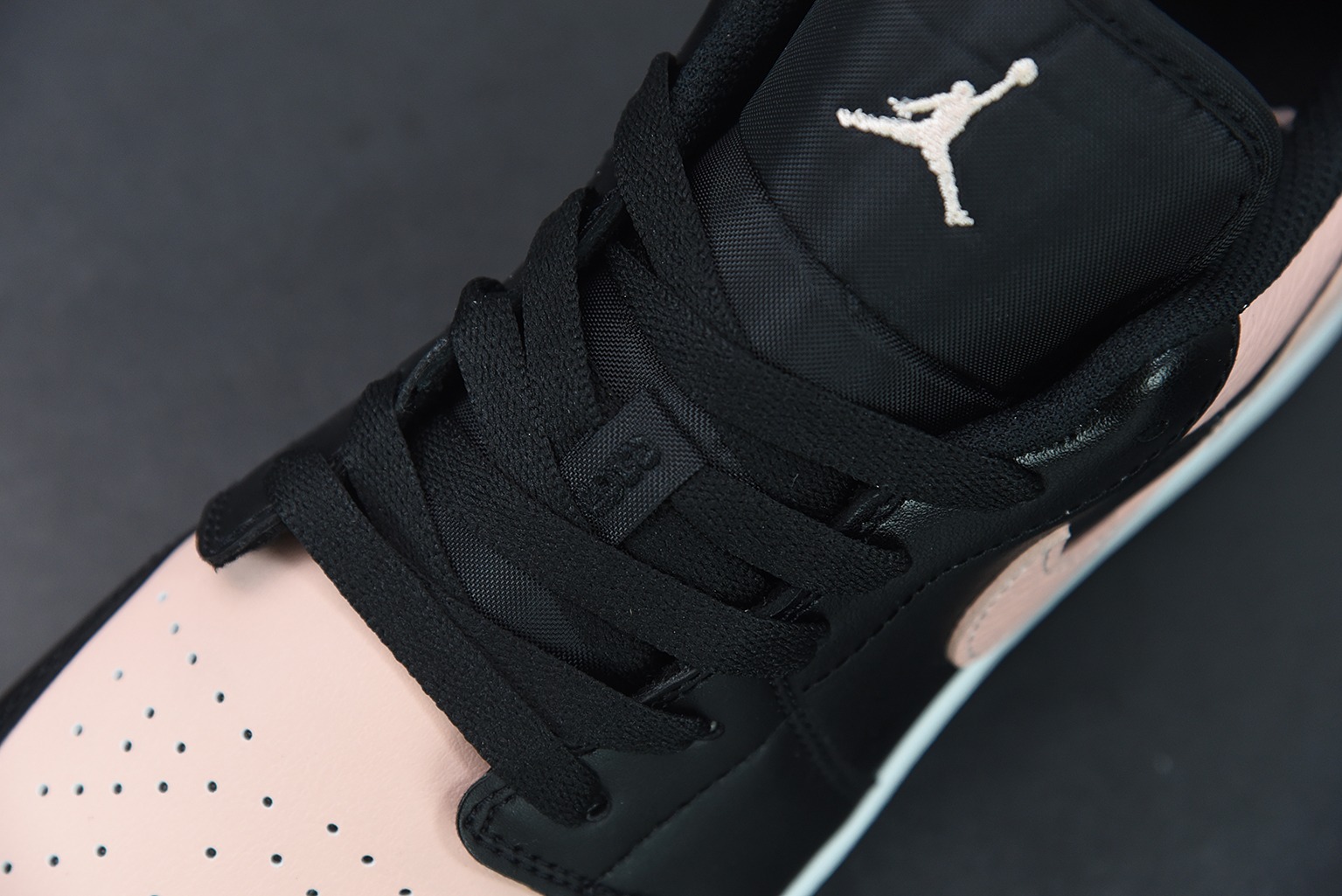 Air Jordan 1 Low AJ1 乔1黑粉 低帮文化休闲运动板鞋 货号：553560-034