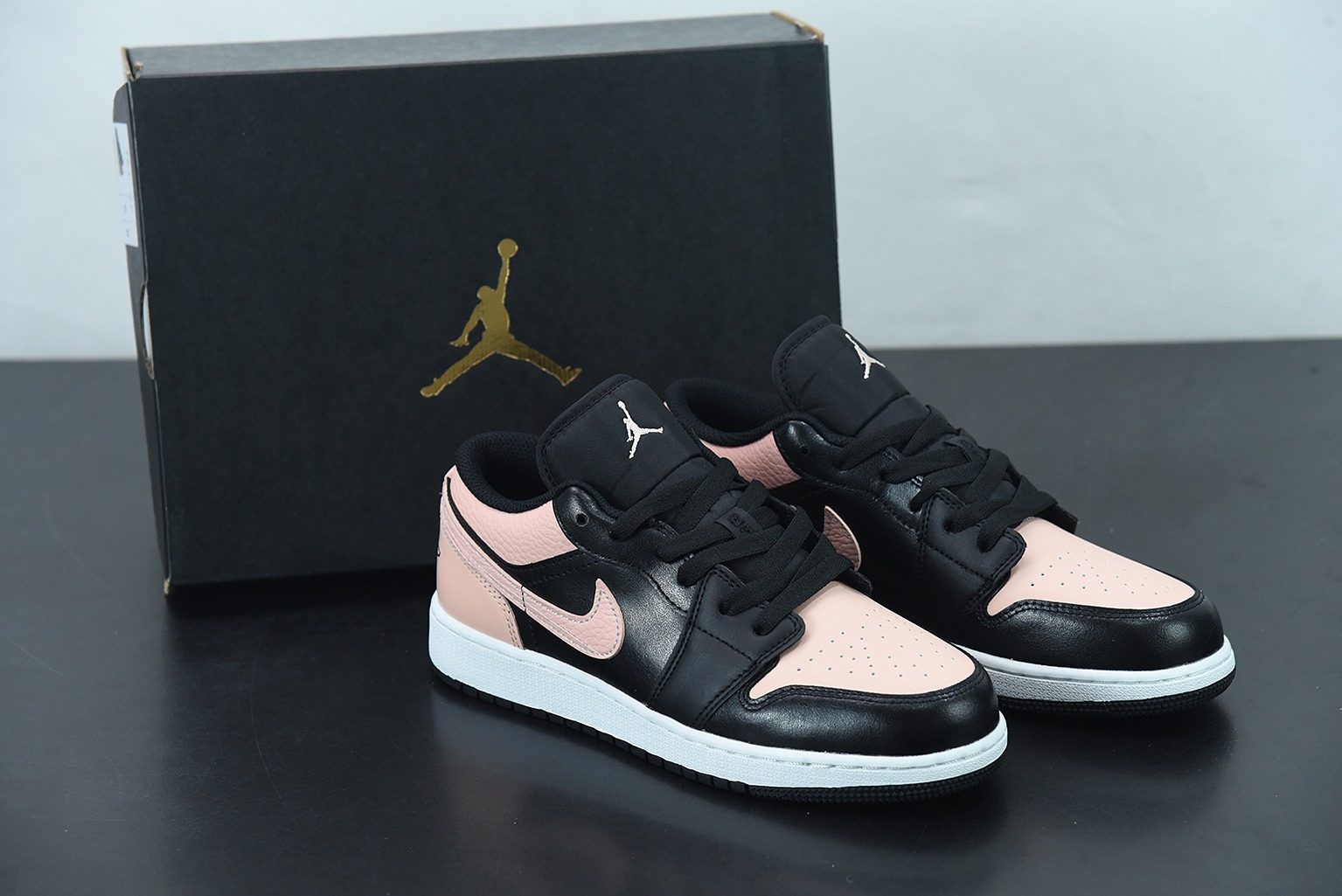 Air Jordan 1 Low AJ1 乔1黑粉 低帮文化休闲运动板鞋 货号：553560-034