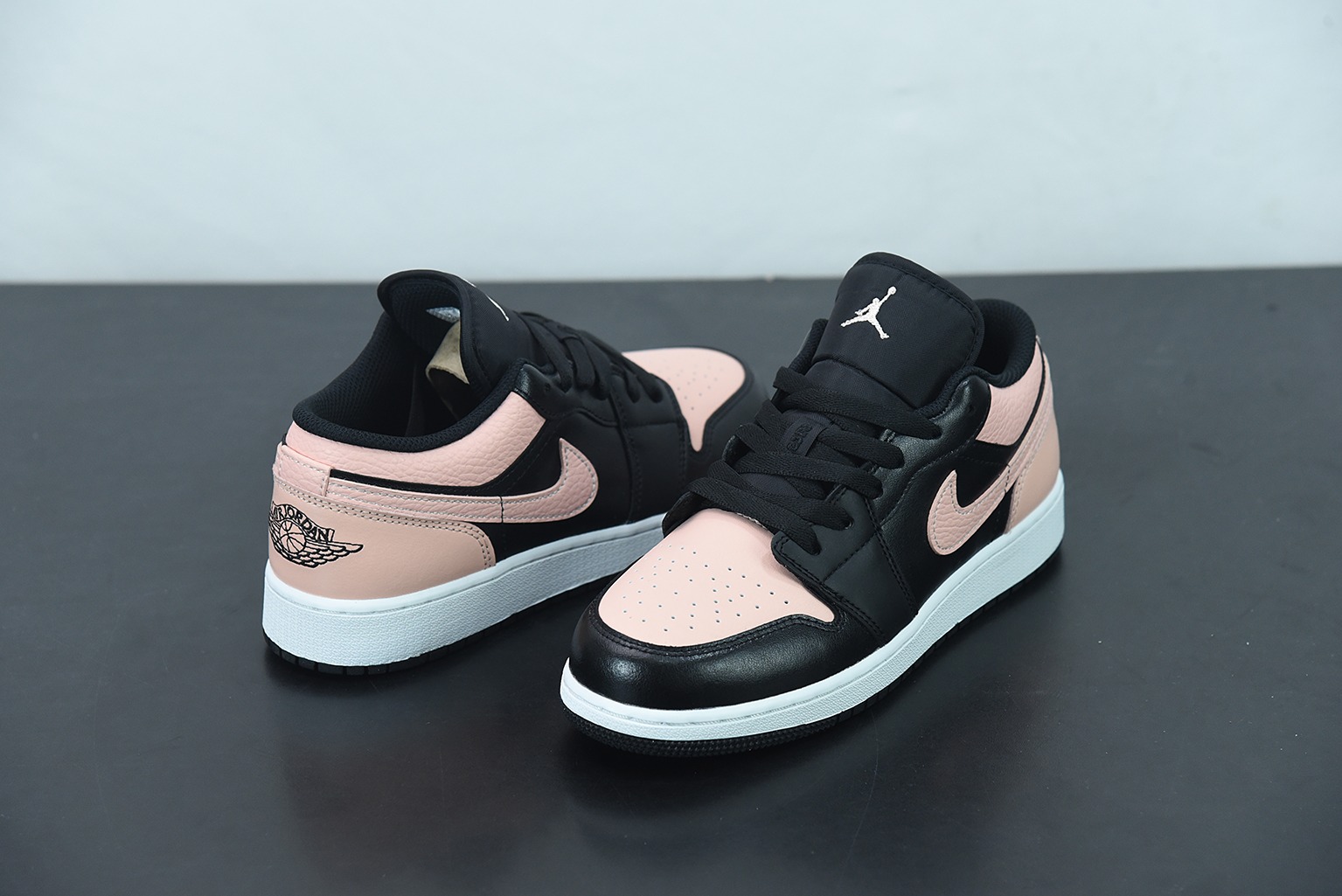 Air Jordan 1 Low AJ1 乔1黑粉 低帮文化休闲运动板鞋 货号：553560-034