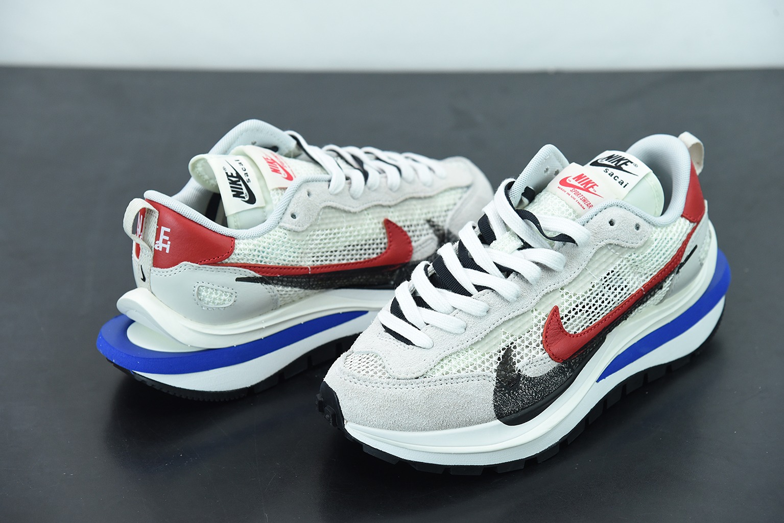 Sacai x Nike VaporWaffle"Grey/Black/Blue/Red"改良马拉松解构设计前卫变形三层底休闲慢跑鞋 货号:CV1363-100