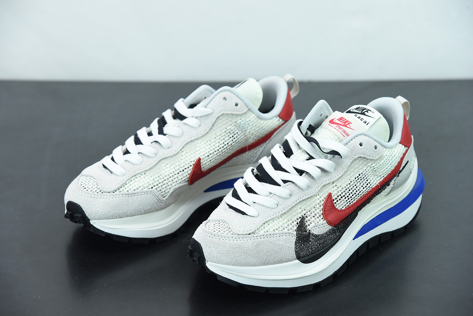 Sacai x Nike VaporWaffle"Grey/Black/Blue/Red"改良马拉松解构设计前卫变形三层底休闲慢跑鞋 货号:CV1363-100