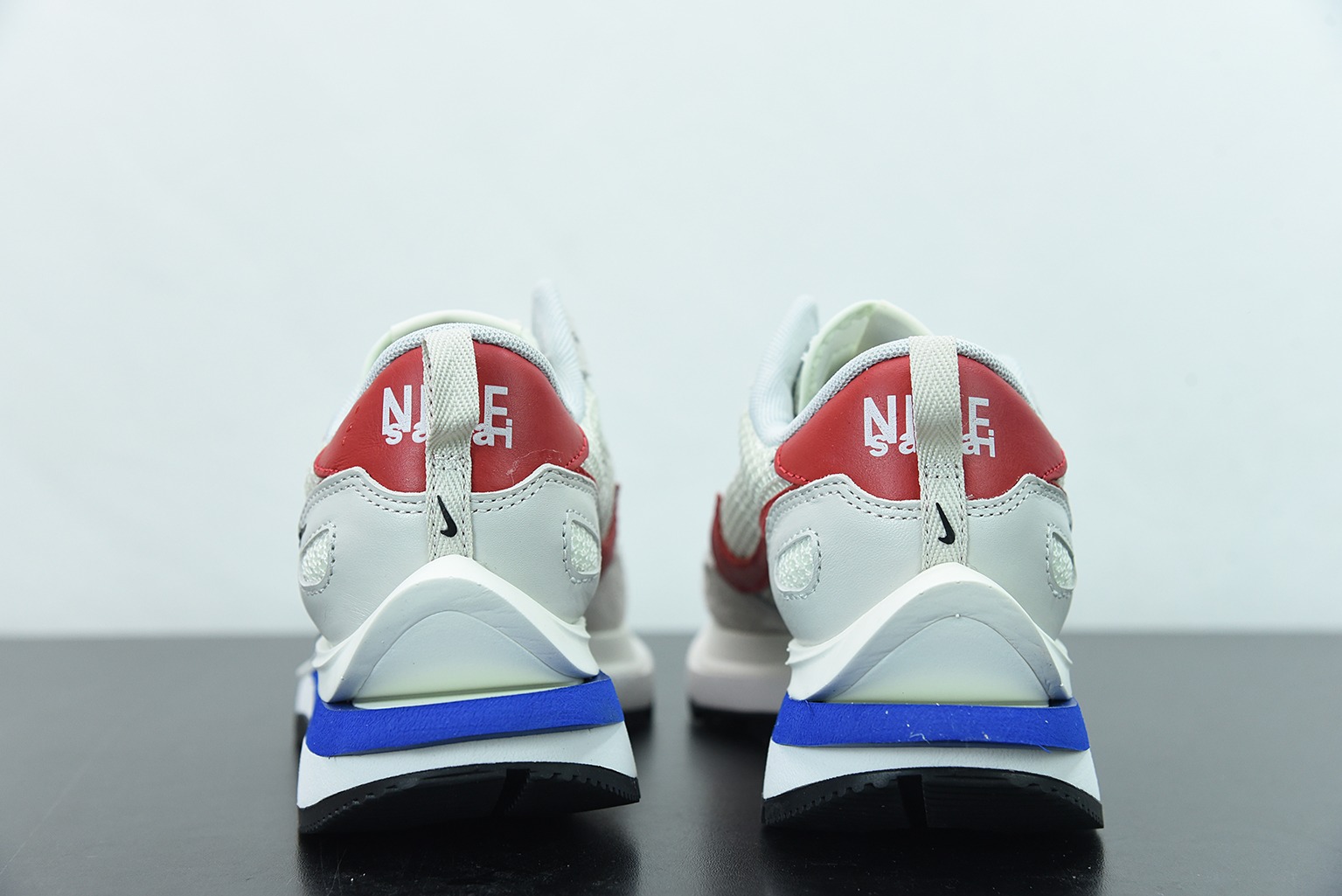 Sacai x Nike VaporWaffle"Grey/Black/Blue/Red"改良马拉松解构设计前卫变形三层底休闲慢跑鞋 货号:CV1363-100