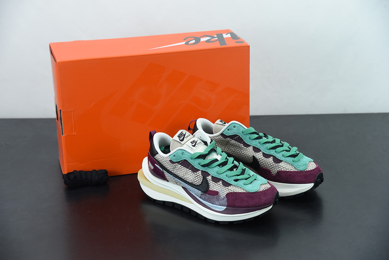 Sacai x Nike VaporWaffle"Grey/Black/Blue/Red"改良马拉松解构设计前卫变形三层底休闲慢跑鞋 货号:CV1363-100