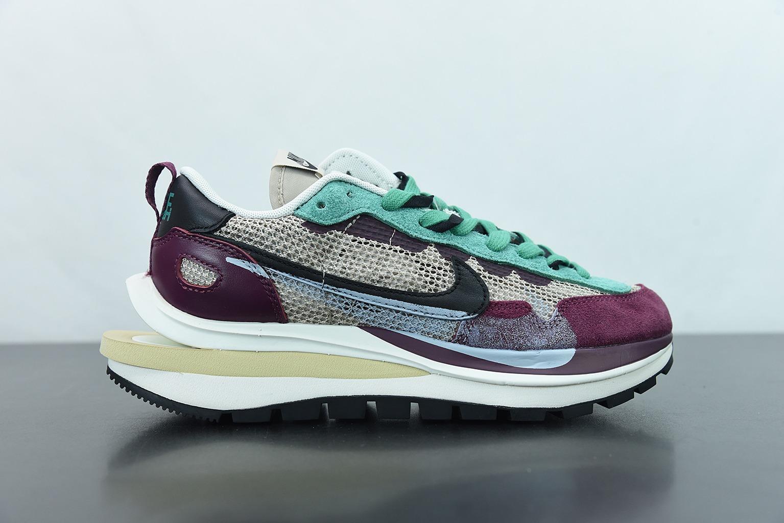 Sacai x Nike VaporWaffle"Grey/Black/Blue/Red"改良马拉松解构设计前卫变形三层底休闲慢跑鞋 货号:CV1363-100