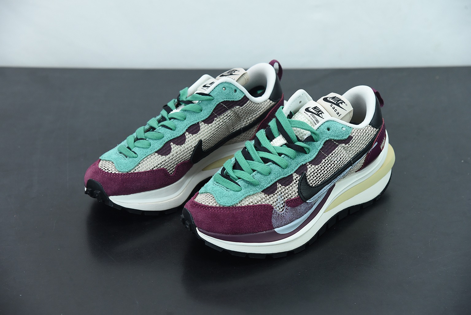 Sacai x Nike VaporWaffle"Grey/Black/Blue/Red"改良马拉松解构设计前卫变形三层底休闲慢跑鞋 货号:CV1363-100