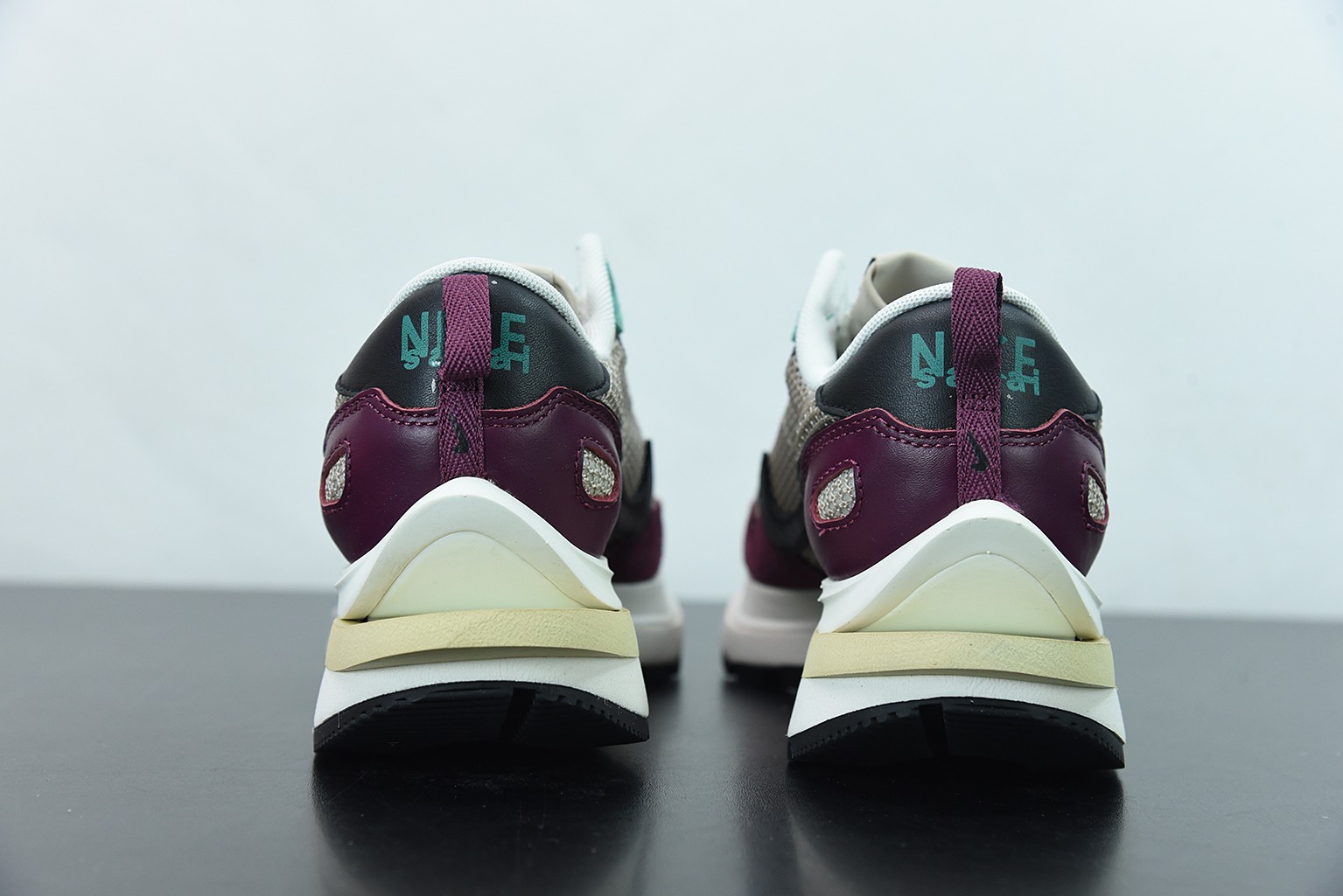 Sacai x Nike VaporWaffle"Grey/Black/Blue/Red"改良马拉松解构设计前卫变形三层底休闲慢跑鞋 货号:CV1363-100