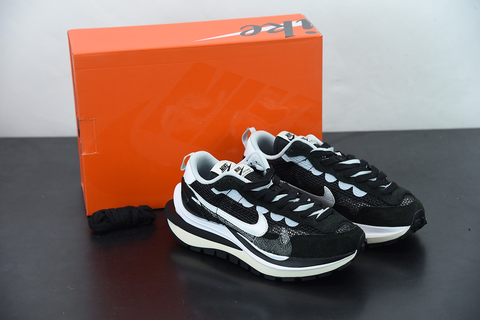 Sacai x Nike VaporWaffle"Grey/Black/Blue/Red"改良马拉松解构设计前卫变形三层底休闲慢跑鞋 货号:CV1363-100