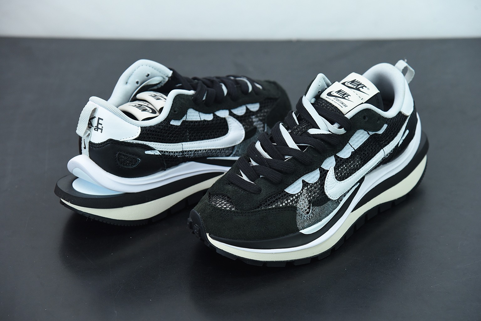 Sacai x Nike VaporWaffle"Grey/Black/Blue/Red"改良马拉松解构设计前卫变形三层底休闲慢跑鞋 货号:CV1363-100