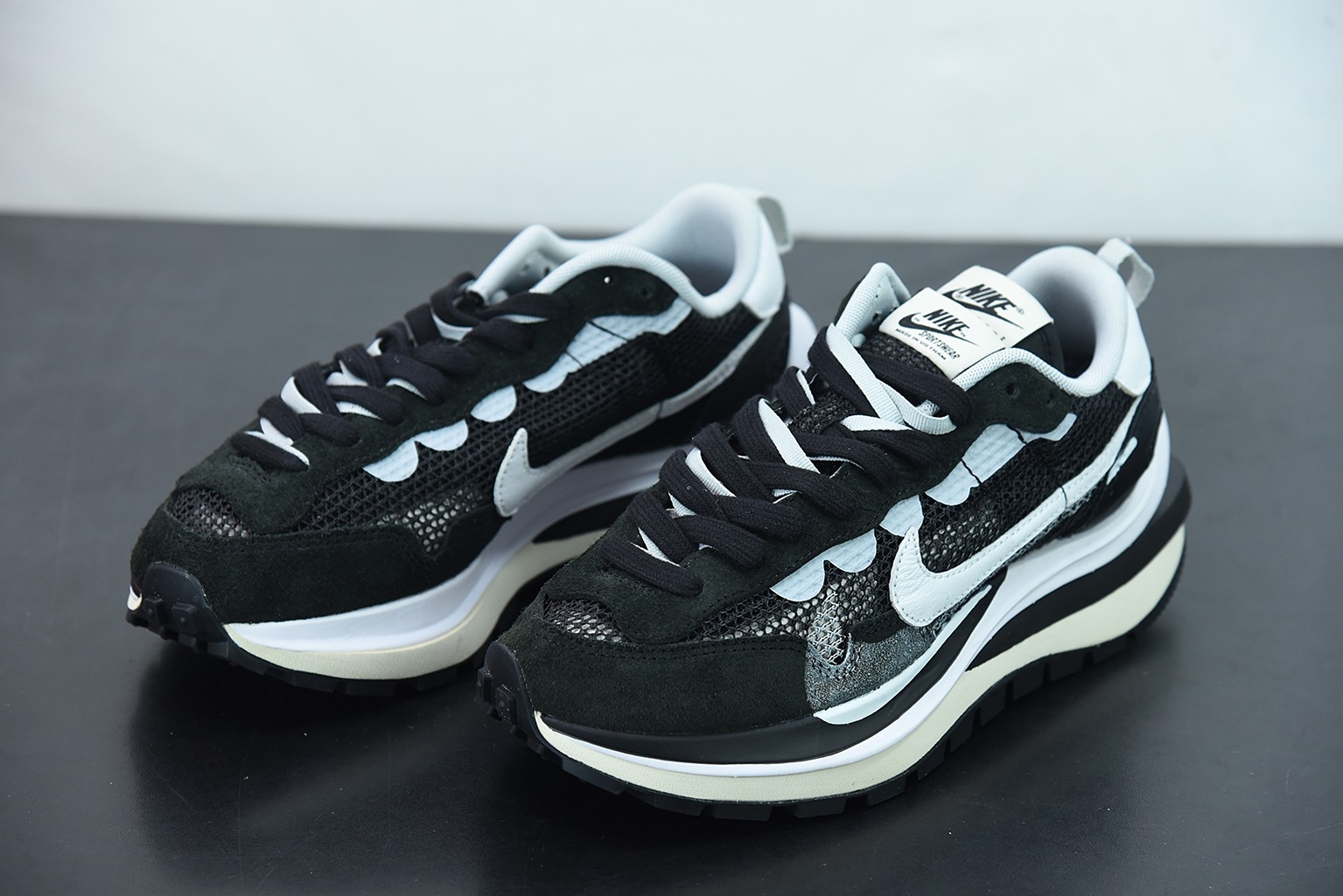 Sacai x Nike VaporWaffle"Grey/Black/Blue/Red"改良马拉松解构设计前卫变形三层底休闲慢跑鞋 货号:CV1363-100