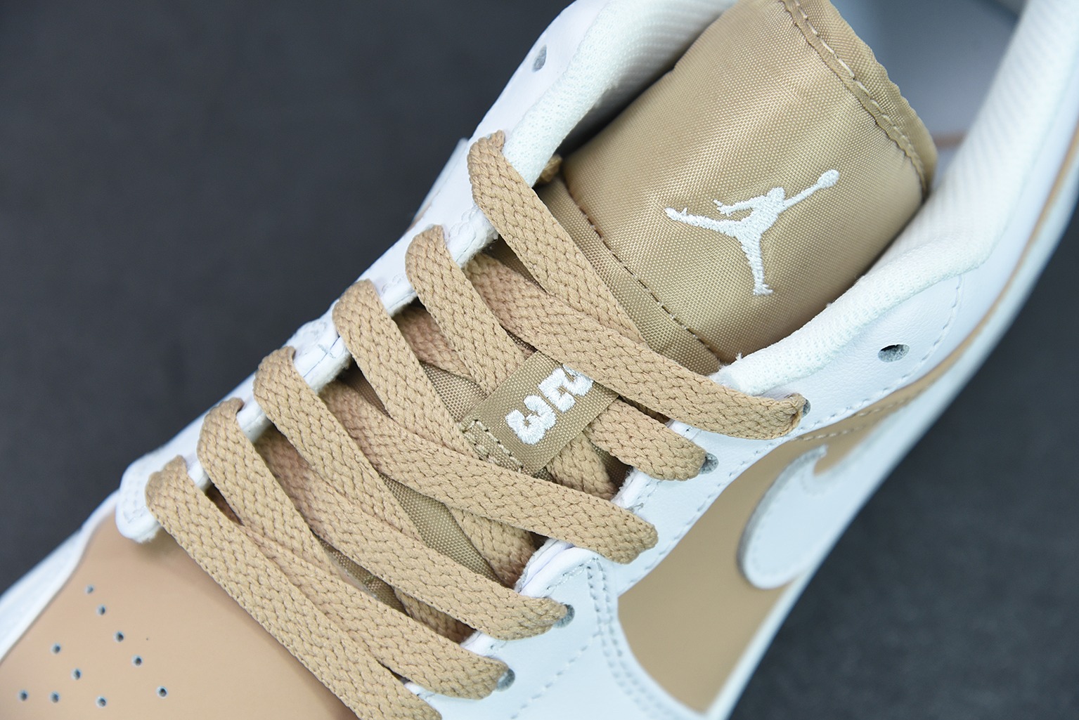 Air Jordan 1 Low "White/Tan" 低帮 白褐 AJ1 货号：DN6999-100