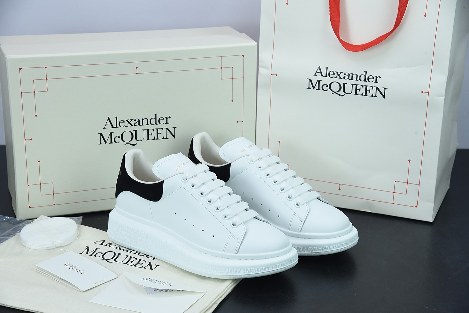 Alexander McQueen/亚历山大麦昆 黑皮尾松糕鞋厚底增高小白鞋0Y3H6