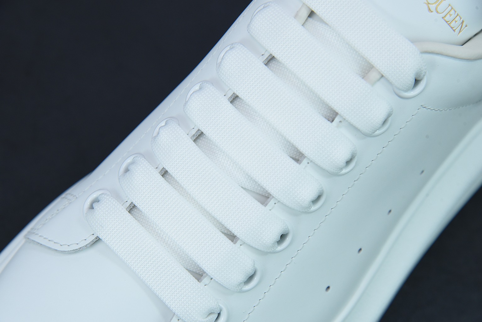Alexander McQueen/亚历山大麦昆 黑皮尾松糕鞋厚底增高小白鞋0Y3H6
