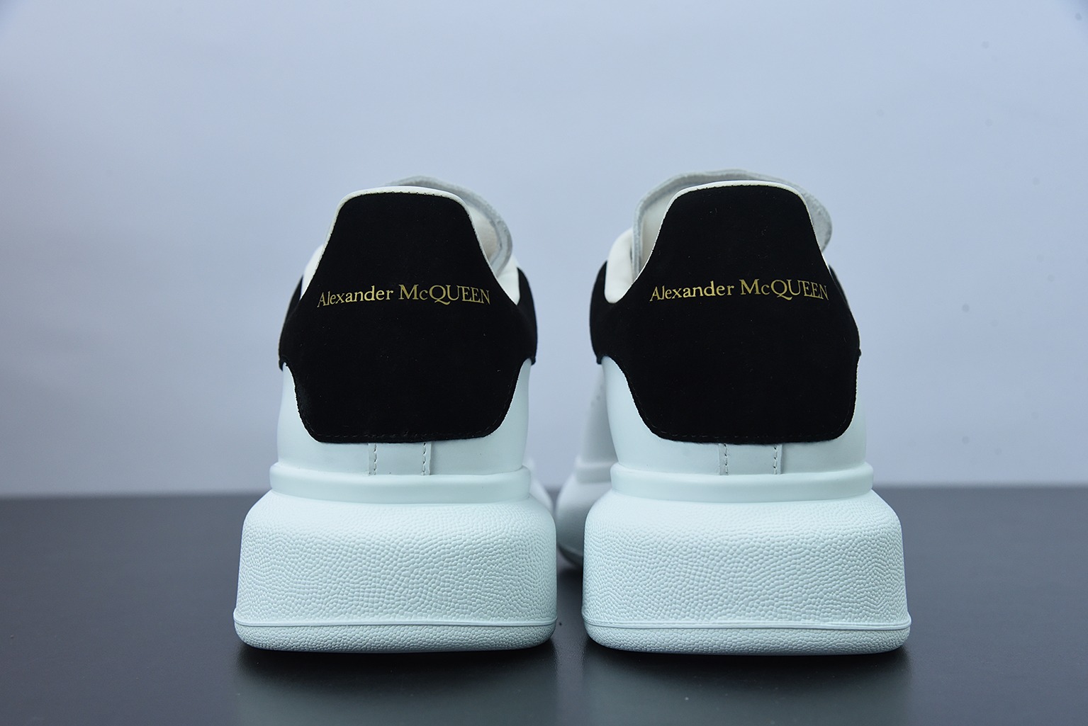 Alexander McQueen/亚历山大麦昆 黑皮尾松糕鞋厚底增高小白鞋0Y3H6