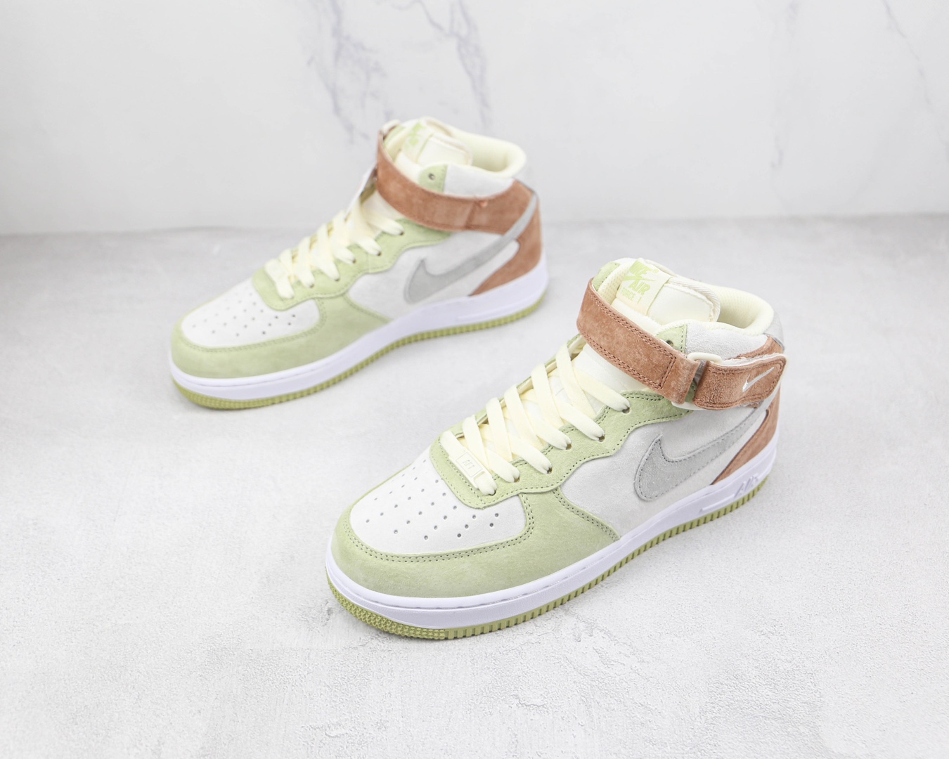 - 空军 中帮 Air Force 1’07 Low 柠檬黄 棕灰色拼接 货号：AL6896 558