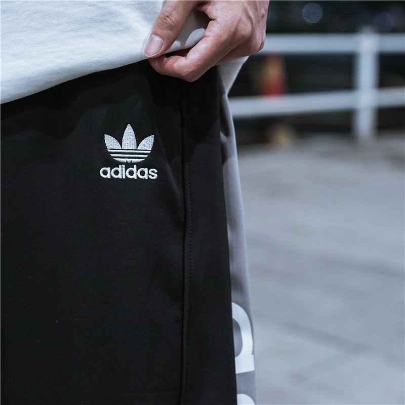 150 Adidas/三叶草21ss 重工拼色印花情侣卫裤