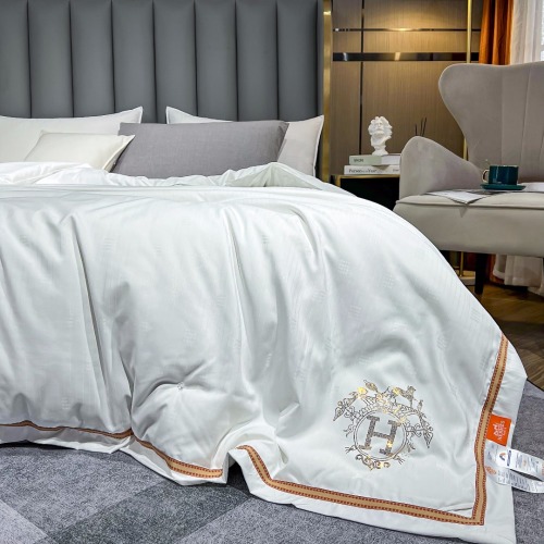 Hermes Silk Comforter with Lyocell Cover, Luxury Bedding, 200x230cm, 6.5 lbs