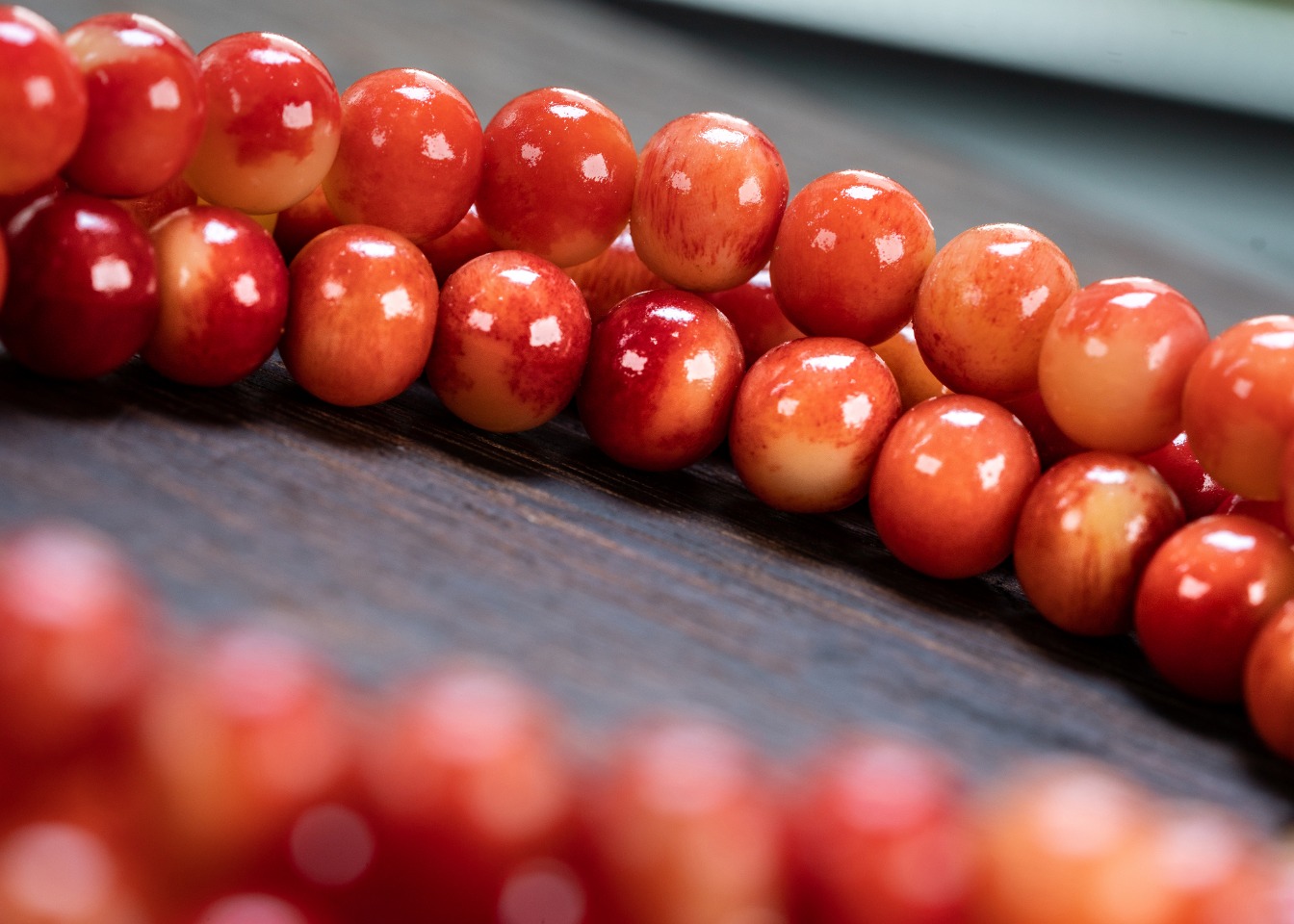 代理价269
——骆驼骨•108佛珠——约8mm——搭配：象牙果雕龙吐珠三通、驼骨背云、驼骨卡子、牦牛角桶珠🙏🙏🙏佩戴转运的功效，（图片展示12mm）一切脏东西不敢靠近，佩戴以行至山野林间  鬼魅邪兽 皆以避之 不敢近前 ！生意人必备