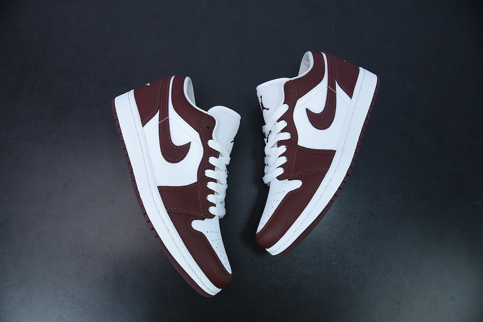 0D9D3 过验版 AJ1 Low 乔1酒红白 低帮篮球鞋 DC0774-116