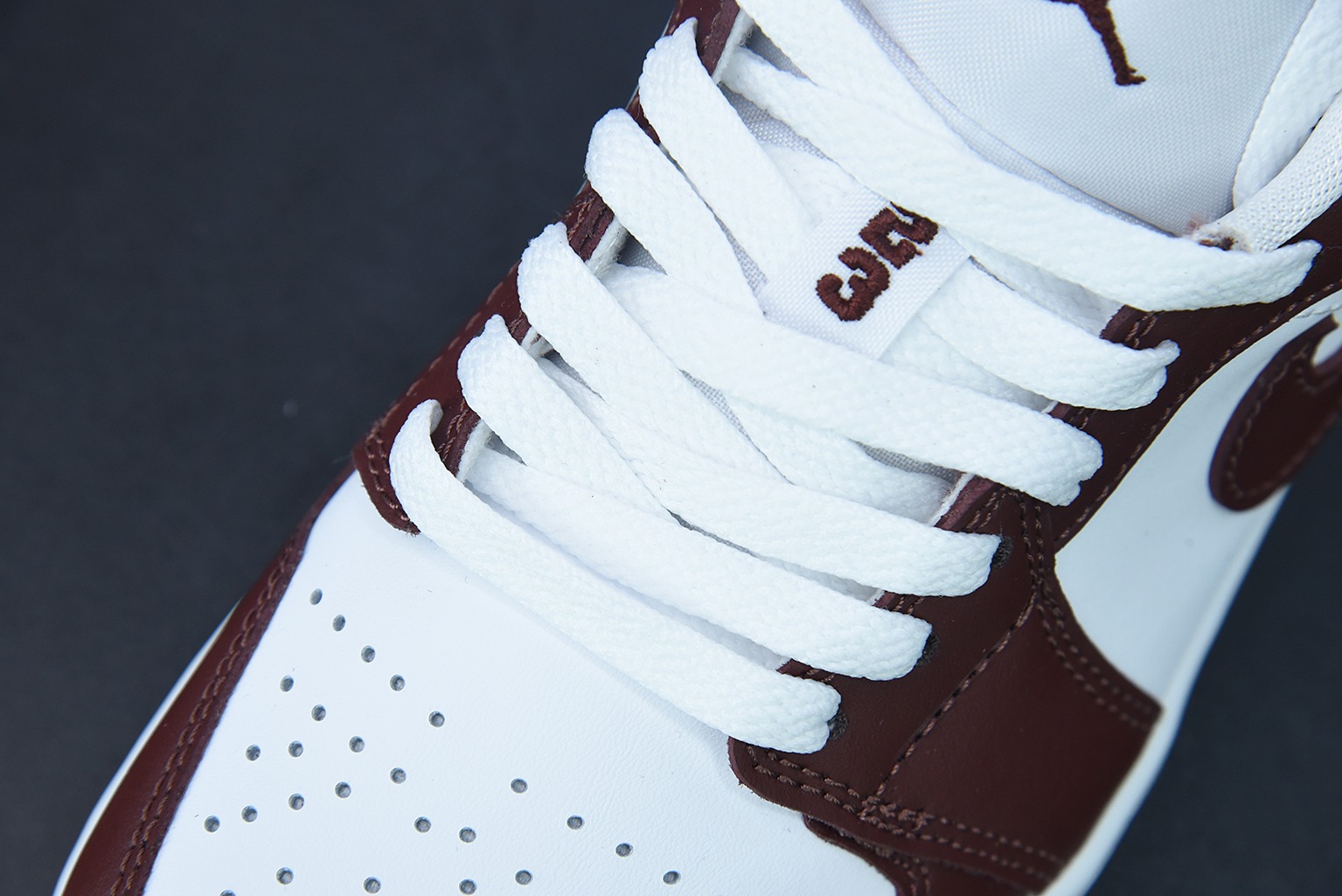 0D9D3 过验版 AJ1 Low 乔1酒红白 低帮篮球鞋 DC0774-116