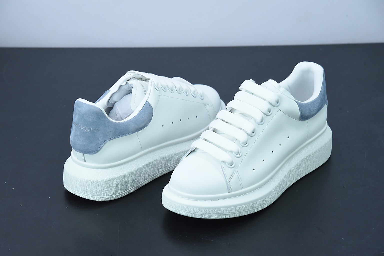 Alexander McQueen/亚历山大麦昆 雾霾蓝尾松糕鞋厚底增高小白鞋0Y7H4