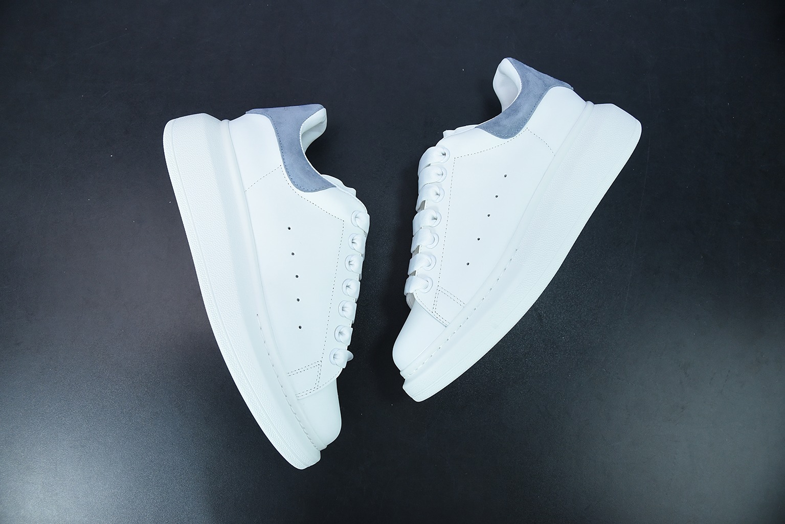 Alexander McQueen/亚历山大麦昆 雾霾蓝尾松糕鞋厚底增高小白鞋0Y7H4