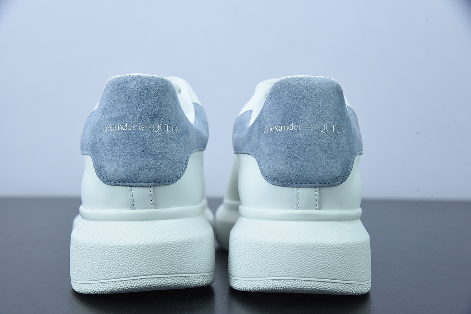 Alexander McQueen/亚历山大麦昆 雾霾蓝尾松糕鞋厚底增高小白鞋0Y7H4