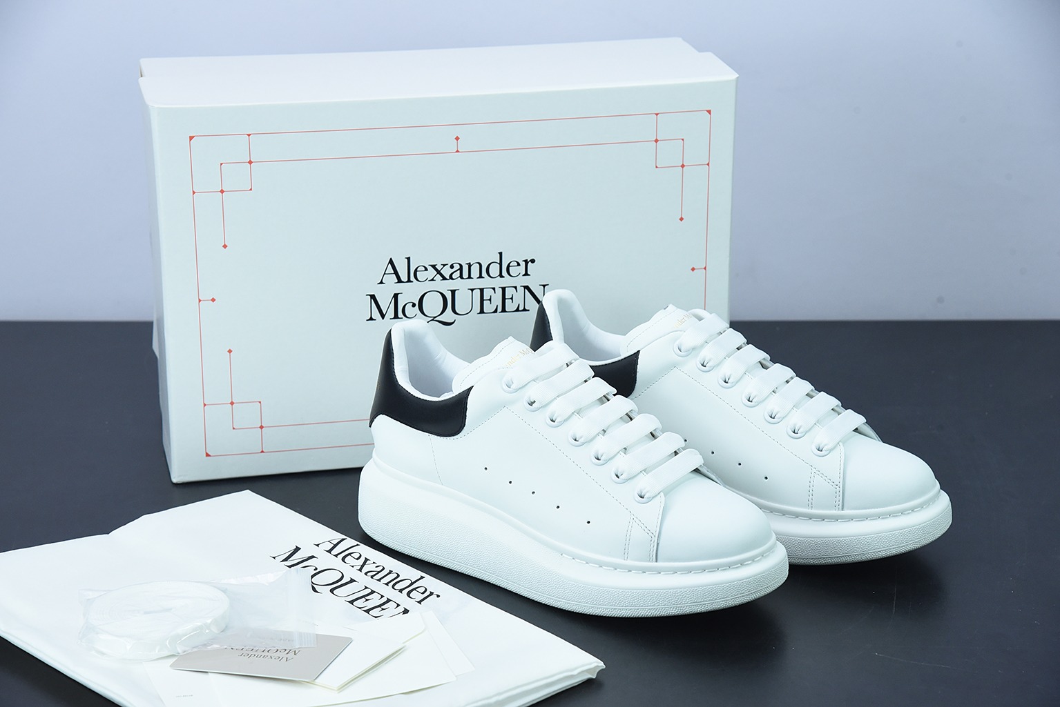 Alexander McQueen/亚历山大麦昆 黑皮尾松糕鞋厚底增高小白鞋0Y7H4