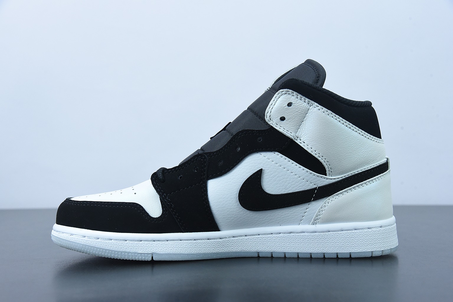 AJ1 Mid "Diamond Shorts" AJ1 乔1珠光白黑熊猫高帮运动鞋篮球鞋 DH6933-100