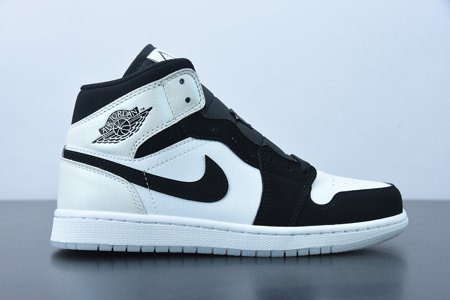 AJ1 Mid "Diamond Shorts" AJ1 乔1珠光白黑熊猫高帮运动鞋篮球鞋 DH6933-100