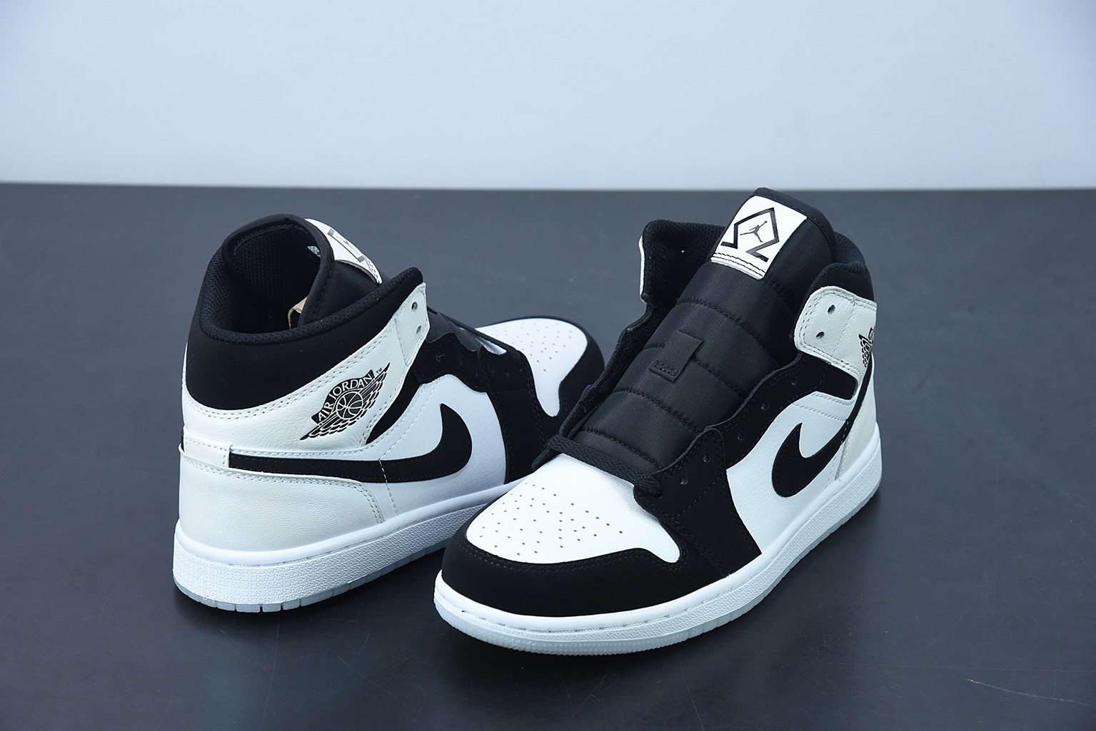 AJ1 Mid "Diamond Shorts" AJ1 乔1珠光白黑熊猫高帮运动鞋篮球鞋 DH6933-100