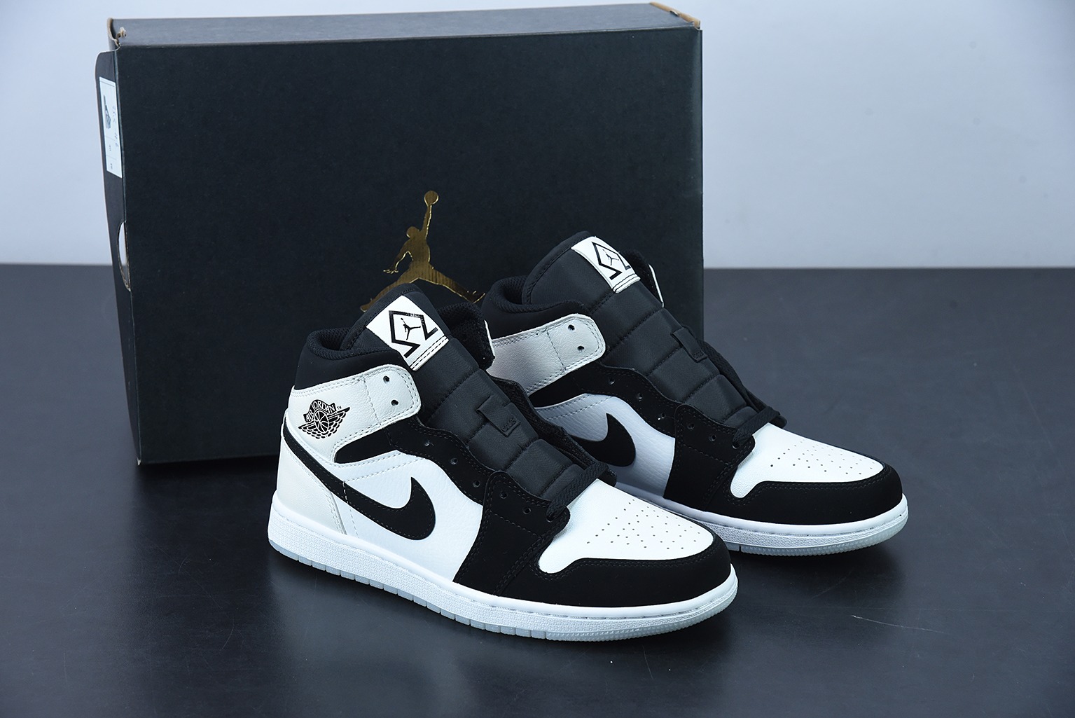 AJ1 Mid "Diamond Shorts" AJ1 乔1珠光白黑熊猫高帮运动鞋篮球鞋 DH6933-100