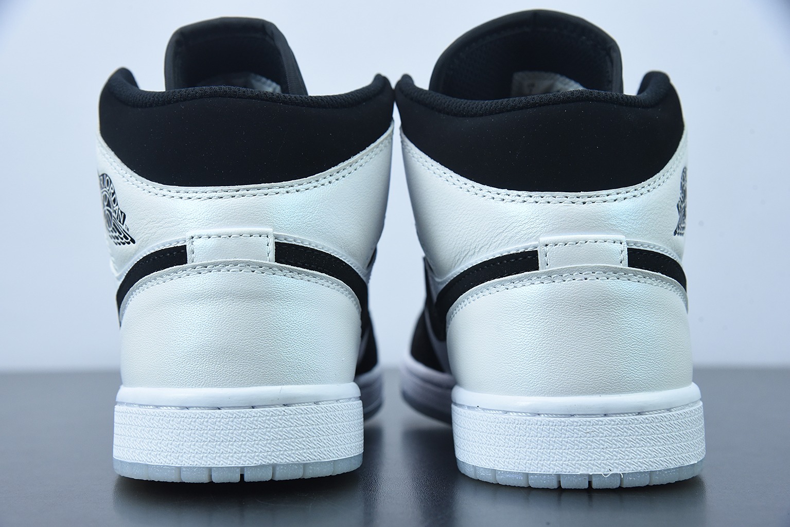 AJ1 Mid "Diamond Shorts" AJ1 乔1珠光白黑熊猫高帮运动鞋篮球鞋 DH6933-100