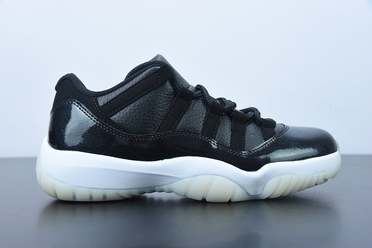 0Y1S5 AJ11 Low "72-10" AV2187-001 36-47