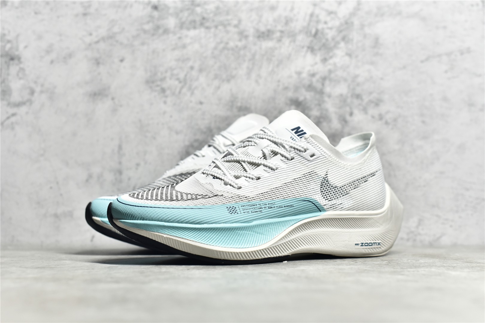 图片[2]-NK ZoomX Vaporfly Next% 马拉松跑步鞋二代 货号：CU4123-101 鞋面使用了全新 Vaporweave 科技，这种类似蝉翼的材质相比 Flyknit 更加轻薄透气，非对称的鞋带系统和泡棉护垫的加入令舒适度更高，采用醒目的绿色作为主色调，鞋头辅以超大的 Swoosh 点缀，再配上流线型外观设计 尺码：36 36.5 37.5 38 38.5 39 40 40.5 41 42 42.5 43 44 44.5 45-选品中心